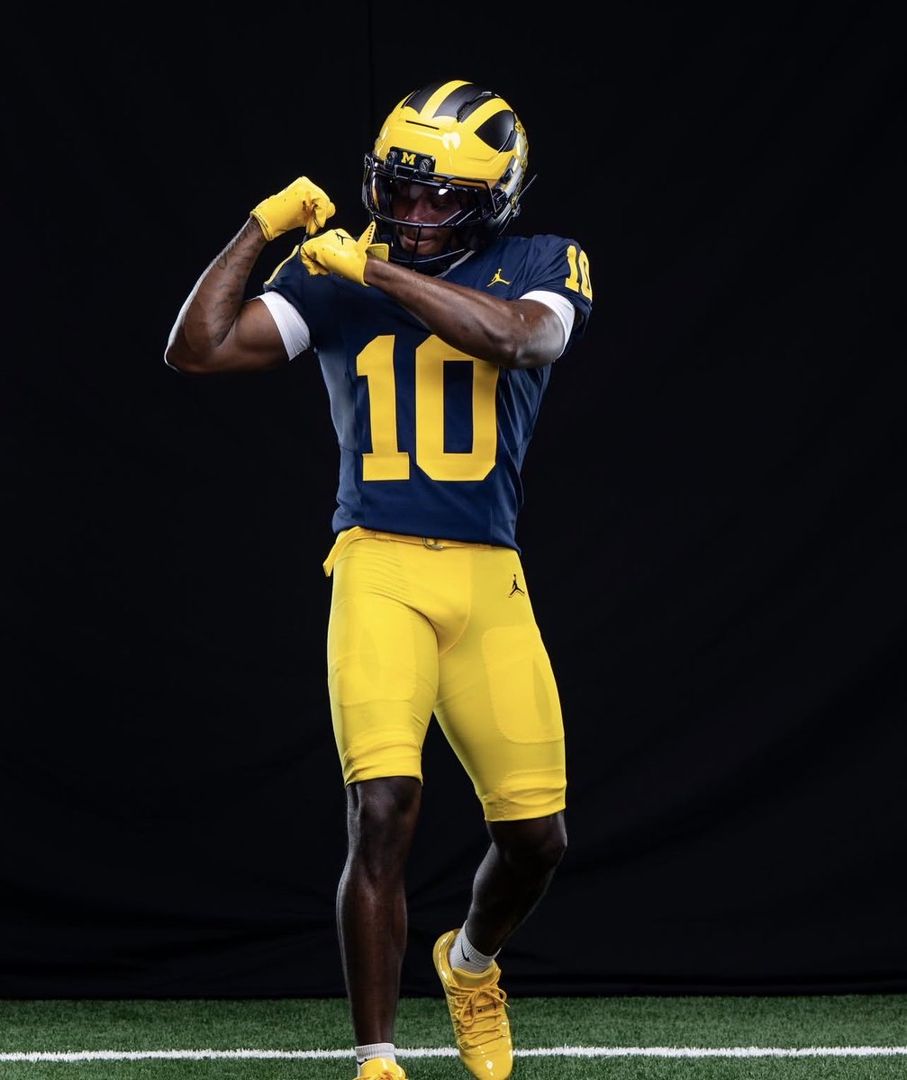 THEREDRANGER3's tweet photo. @UMichFootball Cuss his ass out now !!!! https://t.co/mx2B3ddmsN
