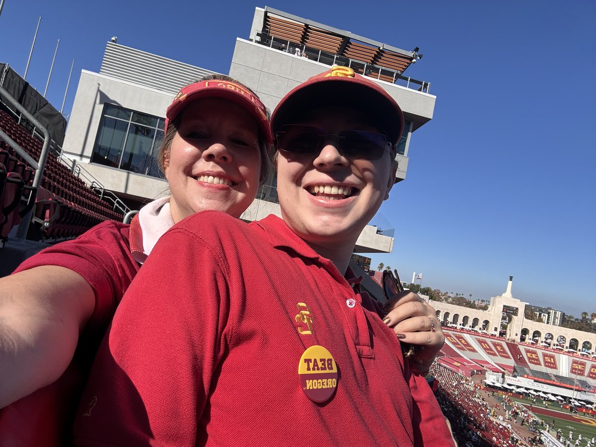 Dr_Erica's tweet photo. @uscselfie #uscselfie #beatoregon #beattheducks https://t.co/ZEWcxf7x8k