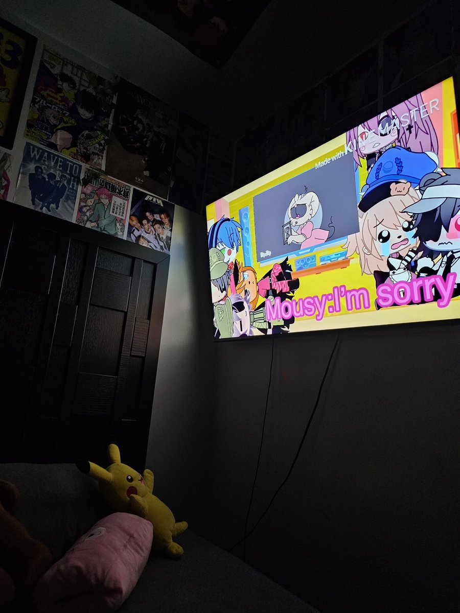 ups1dedownkiss's tweet photo. met up with irl that moved away and we spent half our time together watching gacha reacts https://t.co/IIdNh2hReK