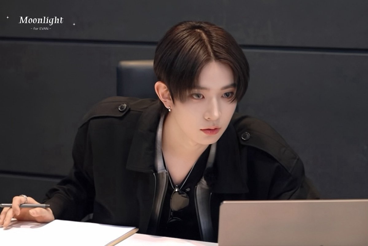 ev1er015's tweet photo. 요즘 진짜 올라오는 사진이랑 영상마다 잘생김수준이 사람이아님 https://t.co/oAnSTHtNTL
