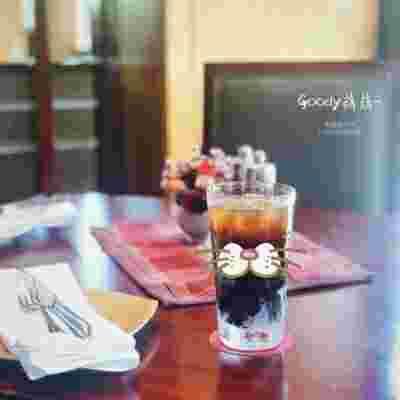 TomRudd68's tweet photo. 🪐 🧢 🍬 مريم، يداكِ التي لفّت القم��ط ستُمسكان جسده الممزق يومًا. يا أمي، قلبي يتمزق وأنا أتخيل يديكِ ترتجفان الآن في المغارة من معرفة المستقبل. https://t.co/PxHrVi8kGK