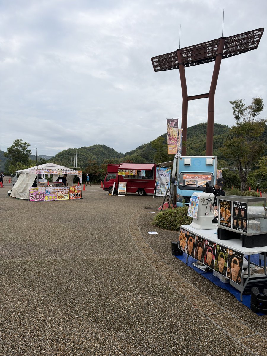 Hotgreentea178's tweet photo. キッチンカー🚛も
ぞくぞくと😊 https://t.co/S52C0r344q