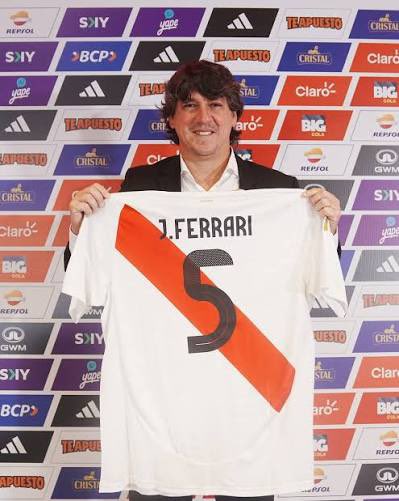 potrillo_1901's tweet photo. Esa mierda de @jferrari5 no sabe de futbol, él sabe de chupadas y en la selección no le va servir.

Pero nadie de la prensa lo dirá. https://t.co/AmNRknluMm