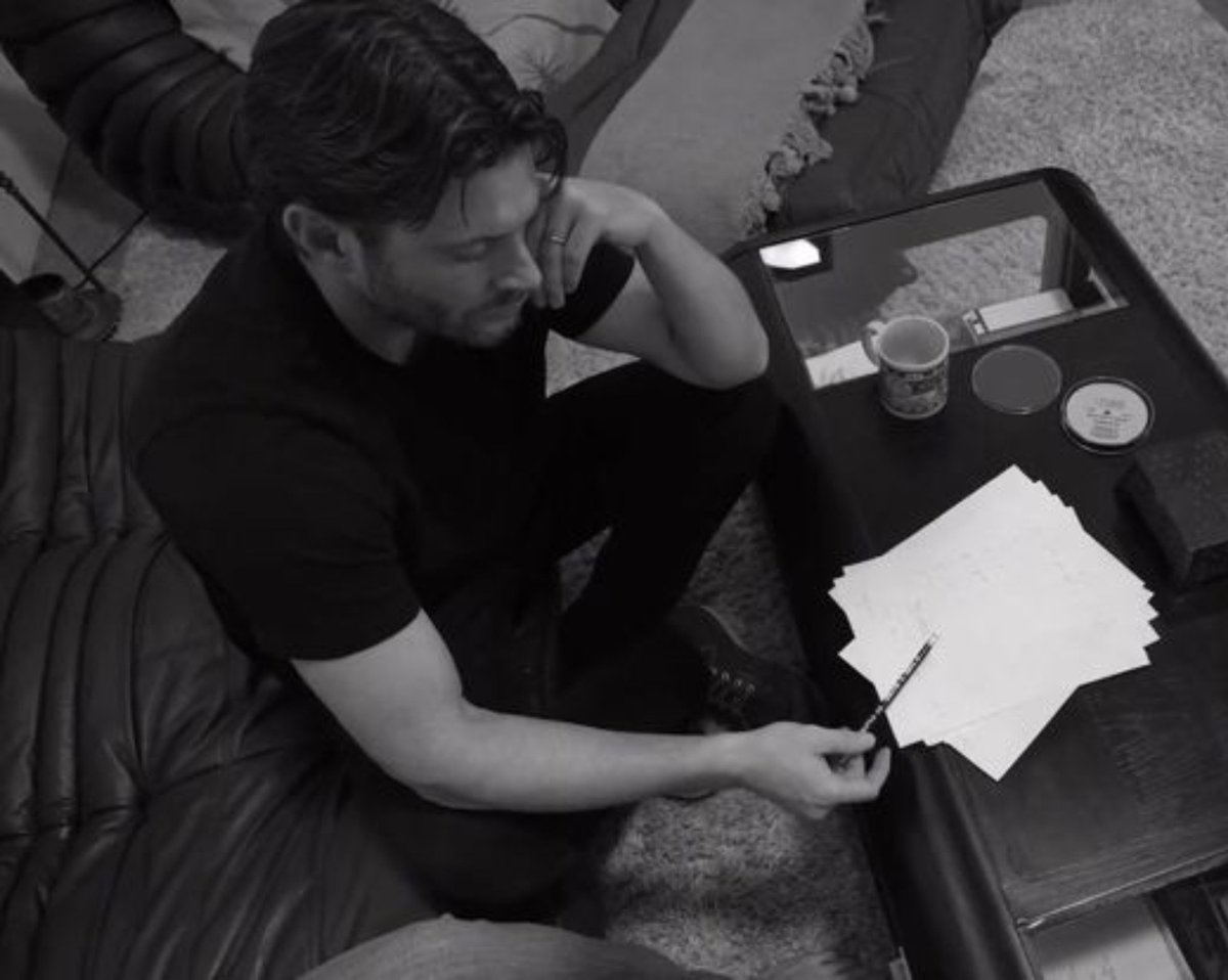 famousdesires's tweet photo. Hard at work. https://t.co/qhDUsYWTLd