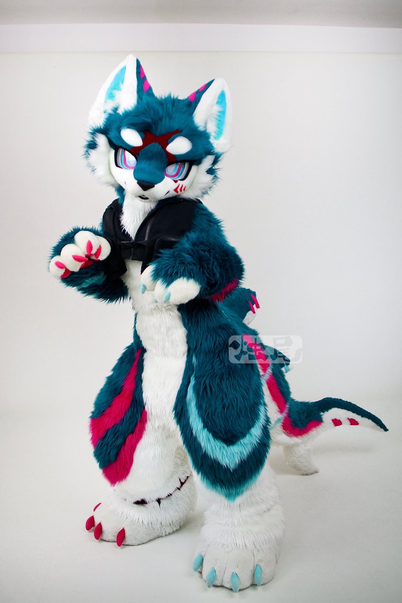 zhuwei030430's tweet photo. full body shot！🧵🪡
【Only the head was made by me】

#fursuit #fursuitmaker #kemono #handmade https://t.co/0YcQxqd1Yk