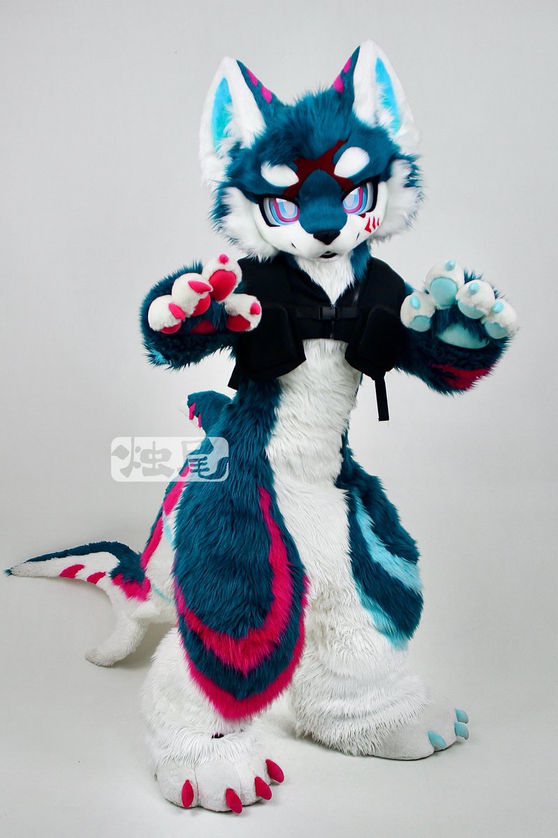 zhuwei030430's tweet photo. full body shot！🧵🪡
【Only the head was made by me】

#fursuit #fursuitmaker #kemono #handmade https://t.co/0YcQxqd1Yk