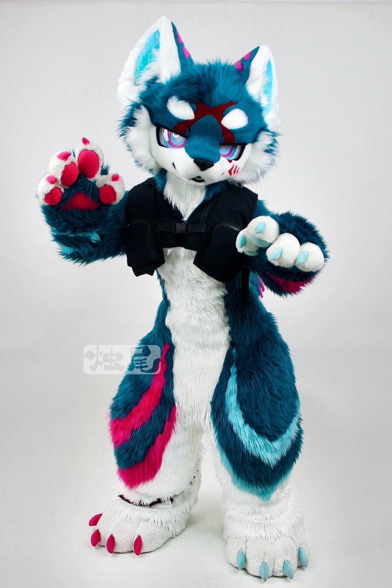 zhuwei030430's tweet photo. full body shot！🧵🪡
【Only the head was made by me】

#fursuit #fursuitmaker #kemono #handmade https://t.co/0YcQxqd1Yk