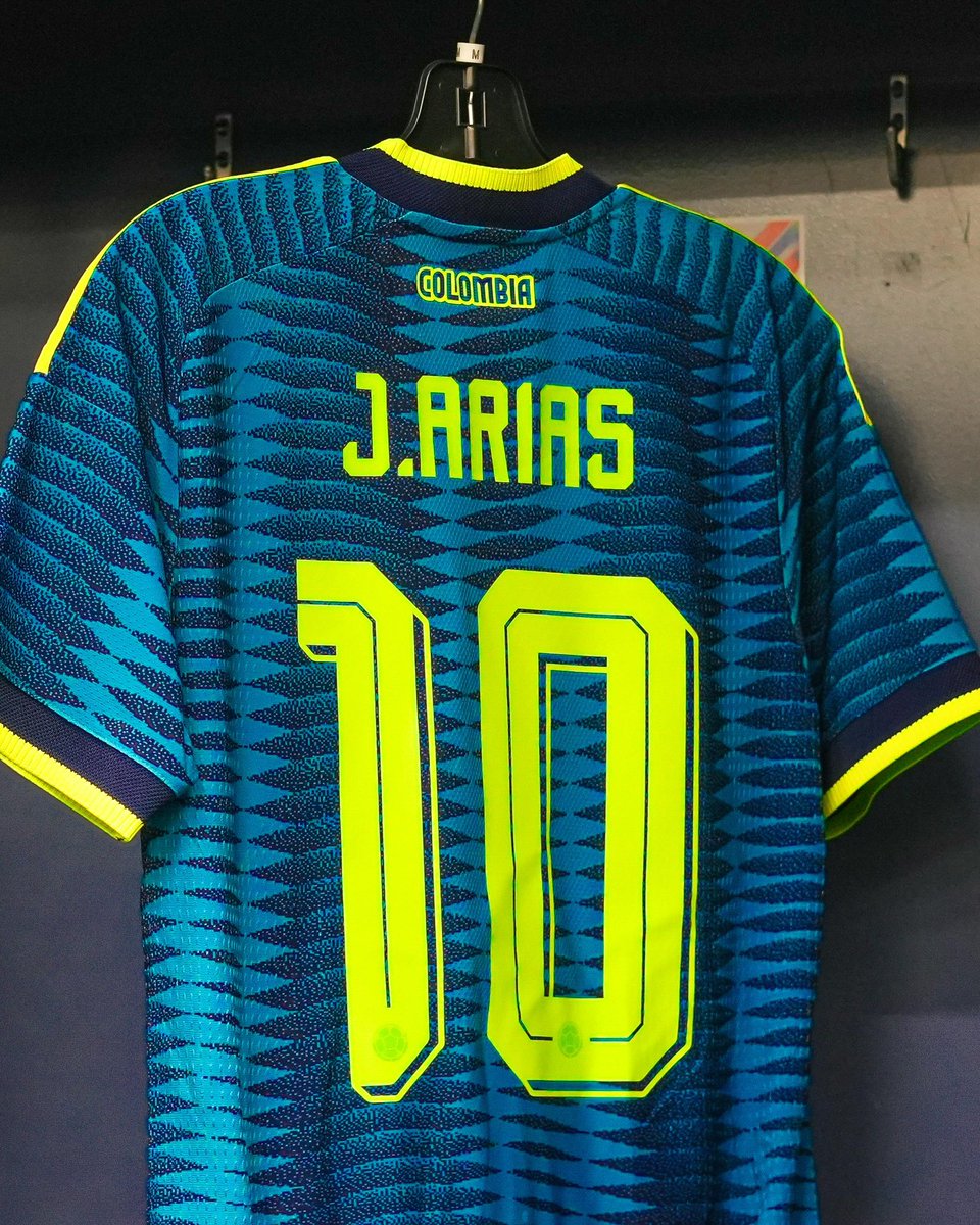 FCFSeleccionCol's tweet photo. 📸 ¡𝑵𝒖𝒆𝒔𝒕𝒓𝒂 𝒄𝒂𝒎𝒊𝒔𝒆𝒕𝒂 𝒆𝒔𝒕𝒂́ 𝒑𝒓𝒆𝒑𝒂𝒓𝒂𝒅𝒂 𝒑𝒂𝒓𝒂 𝒔𝒂𝒍𝒊𝒓 𝒂 𝒍𝒂 𝒄𝒂𝒏𝒄𝒉𝒂 𝒖𝒏𝒂 𝒗𝒆𝒛 𝒎𝒂́𝒔! 😍🤩

@adidasco

#ConOrgulloColombiano🇨🇴 https://t.co/apxq5sZdzl