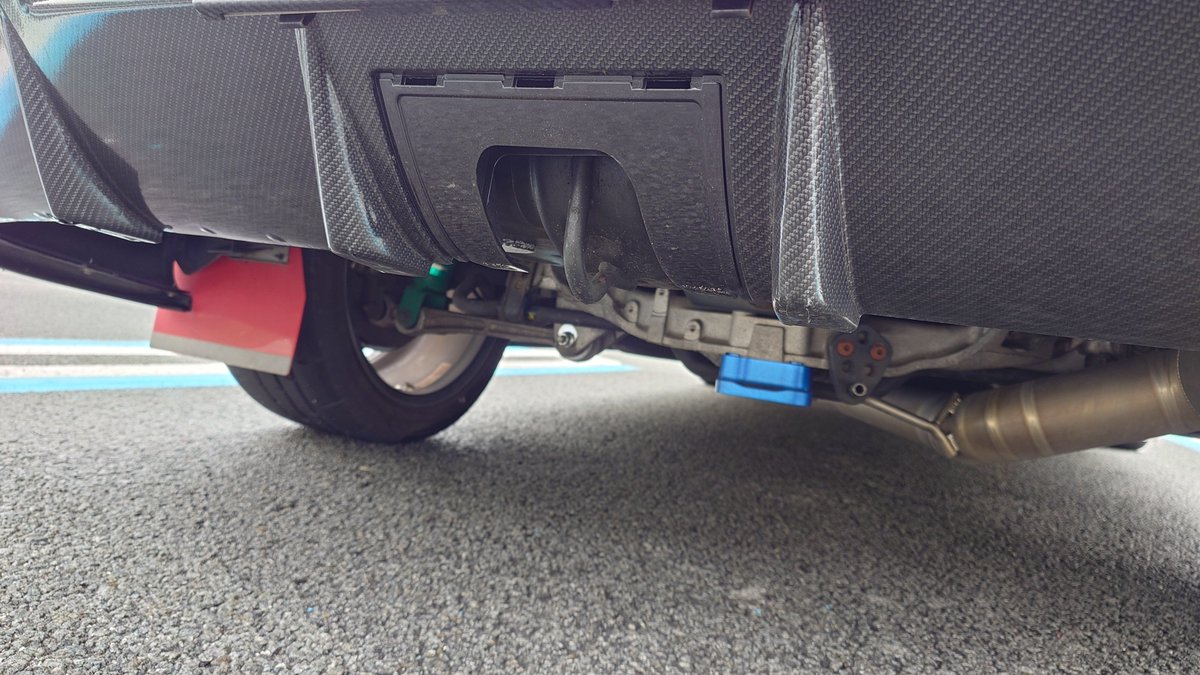 Mo_Evo7's tweet photo. 手荷物まとめて牽引フック露出させて待機。
砂と泥が酷いこと。 https://t.co/hHORDkkzdI