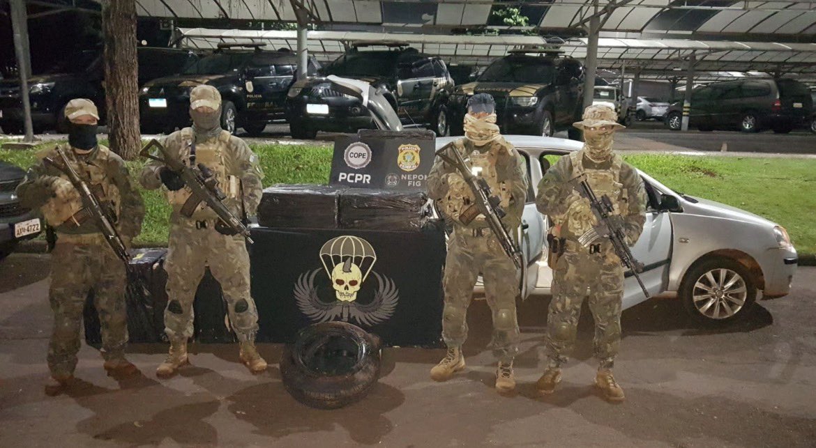 PerseusMagazine's tweet photo. PARA-SAR, da Força Aérea Brasileira, atuando em conjunto com as Polícias Civil e Federal no combate aos crimes transfronteiriços na região de fronteira entre o Paraná e o Paraguai. https://t.co/j1rVaAGx9E