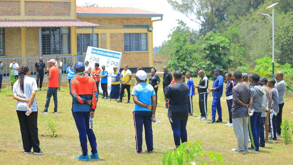 chu_butare's tweet photo. Uyu munsi, @chu_butare twakoze umuganda wibanze ku isuku y'ibikoresho byifashishwa mu buvuzi. Nyuma y'umuganda twaganiriye ku mishinga iri gukorwa n'iteganyijwe hagamijwe kurushaho kunoza ireme rya serivisi. https://t.co/CcalmtX8lF