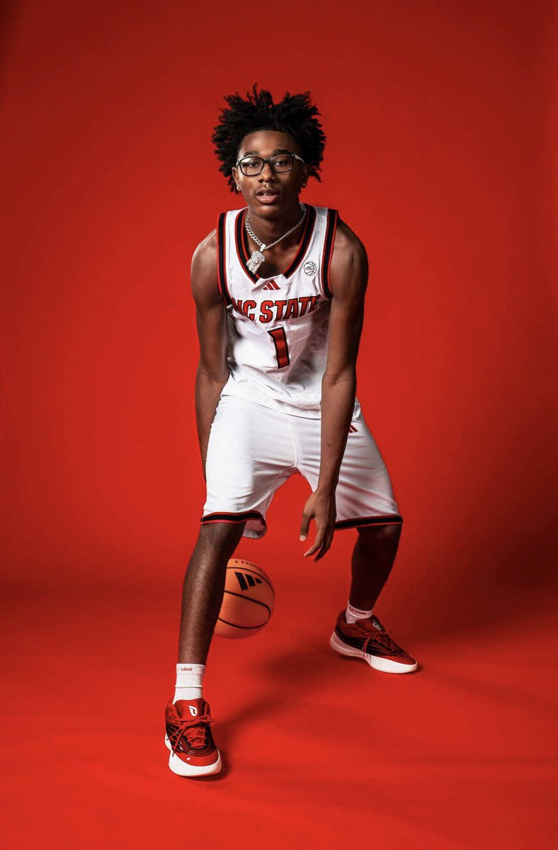 tjayyxbrunsonn's tweet photo. 919 wassup 🔴⚪️ https://t.co/CSguczfTu3