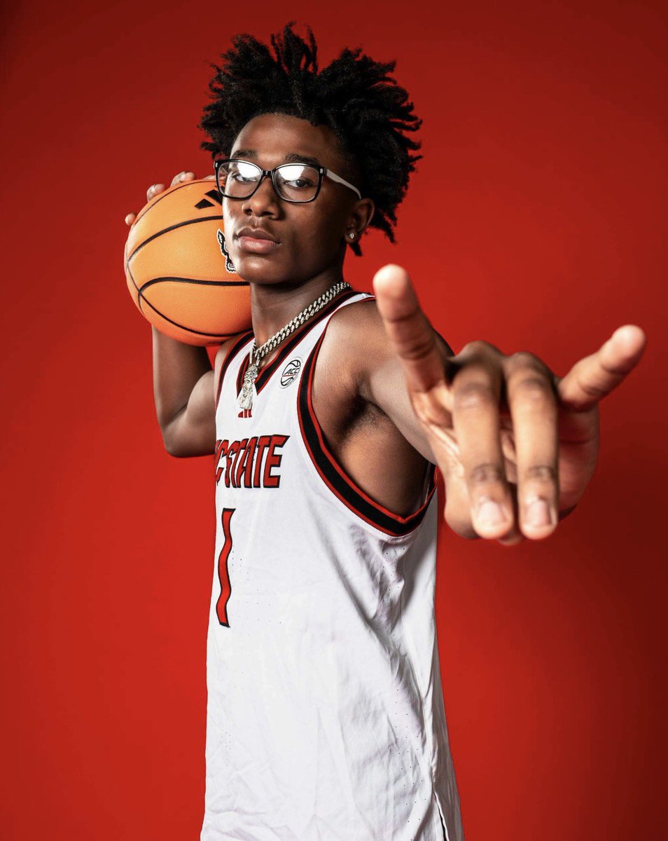 tjayyxbrunsonn's tweet photo. 919 wassup 🔴⚪️ https://t.co/CSguczfTu3
