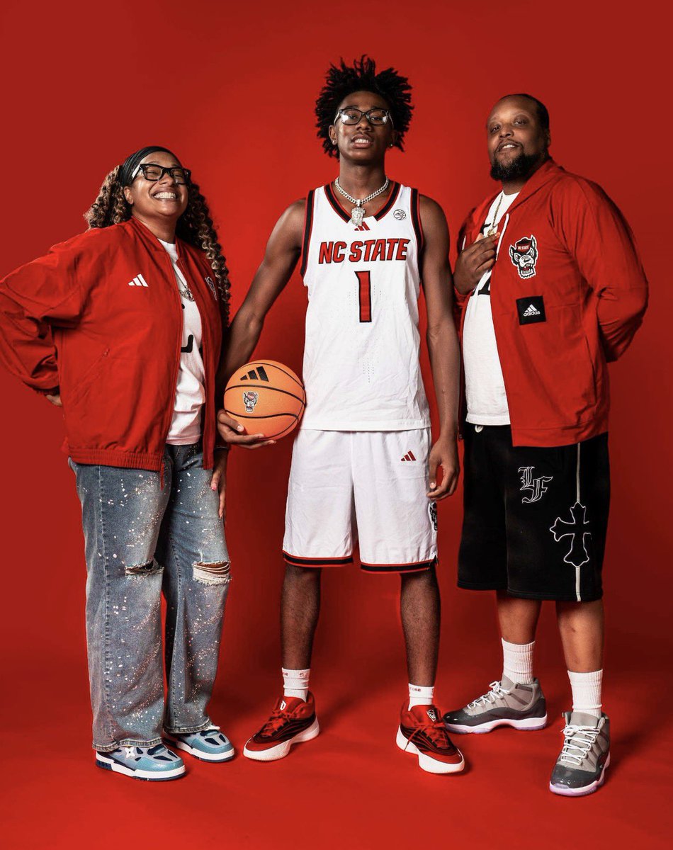 tjayyxbrunsonn's tweet photo. 919 wassup 🔴⚪️ https://t.co/CSguczfTu3