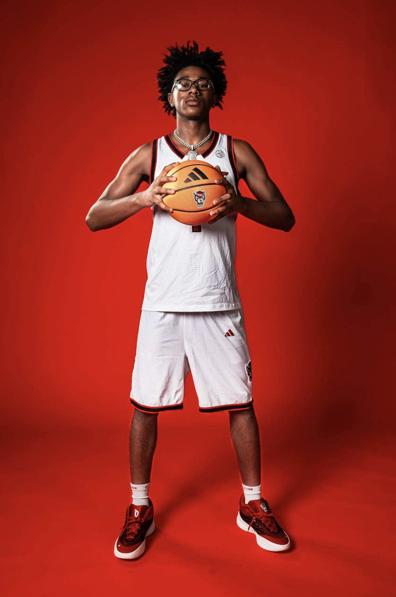 tjayyxbrunsonn's tweet photo. 919 wassup 🔴⚪️ https://t.co/CSguczfTu3