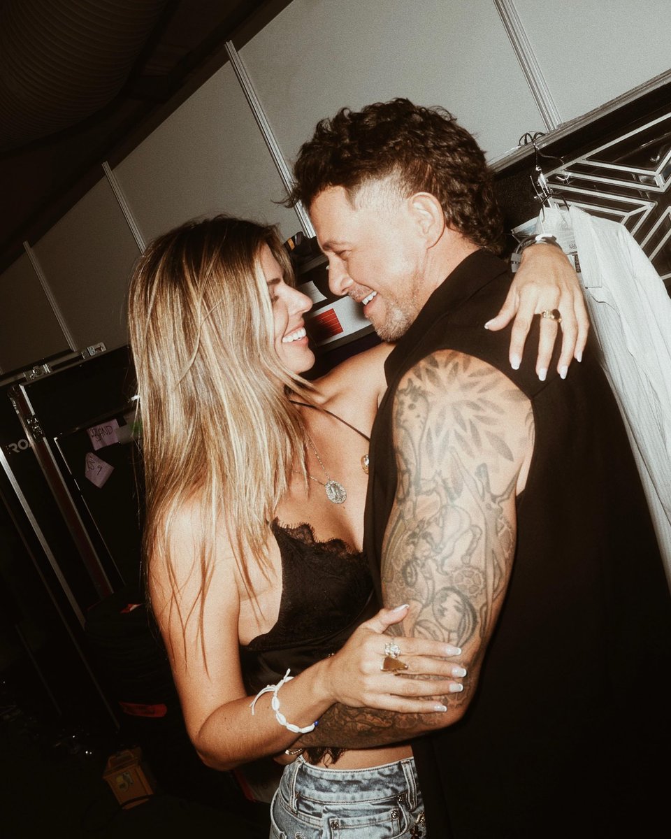 ASanz_USA's tweet photo. 🔁 @AlejandroSanz

Pues al final, Shaki… dos noches contigo y el Corazón Partío más lleno que nunca. ❤️

Qué bonito ha sido esto. Inevitable. 
Auuuúuuuu 🐺✨

#RedUSA 🇺🇸,
#FanClubOficial de @AlejandroSanz #AlejandroSanz en #EstadosUnidos @asanz_usa https://t.co/socpjvpj05