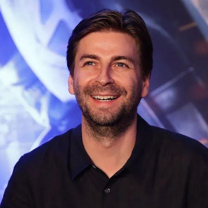 NJO_Updates's tweet photo. 🚨 There have been a lot of rumors regarding the new Star Wars trilogy!

Here's a rundown:

• Jon Watts reportedly directing the first film
• Sharmeen’s New Jedi Order movie got folded into the trilogy
• Lucasfilm is looking for two unknown leads, male &amp; female https://t.co/t8Nv11KnPw