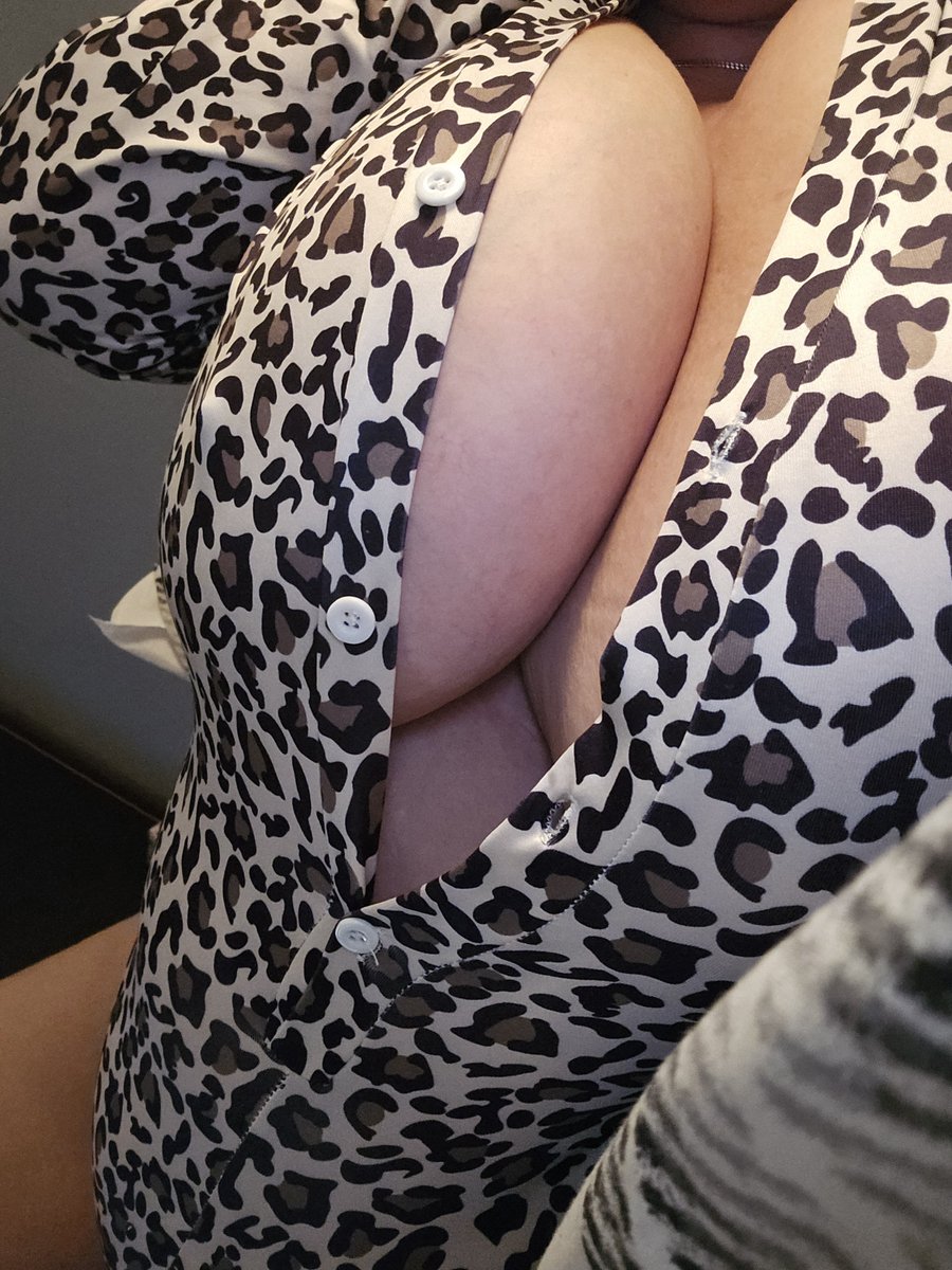 claireasmud73's tweet photo. 🎶Everybody needs a bosom for a pillow🎶 https://t.co/WIOWgxuKqs