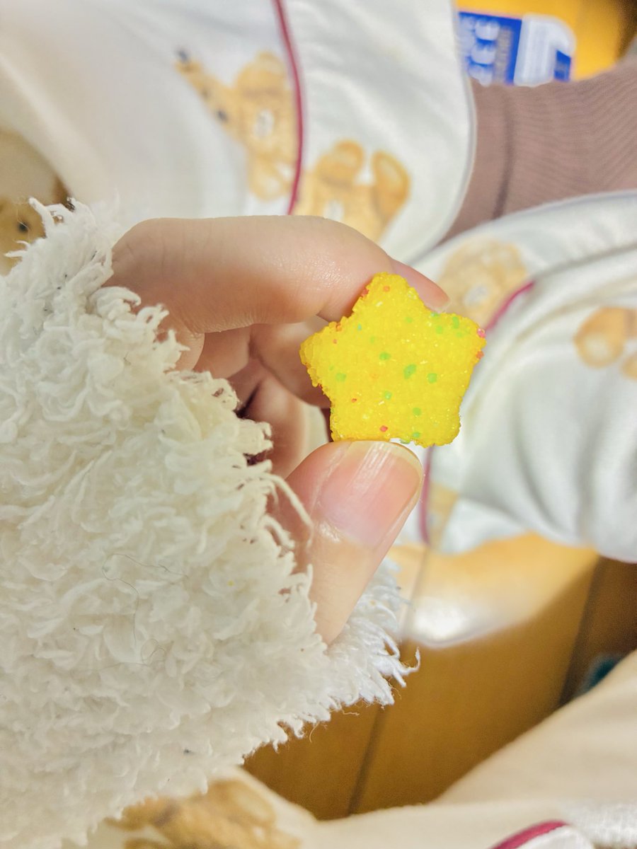 yrznike's tweet photo. ちなみに自分の実写をなんか傷んだ少年風味にするというのが一次創作においての私の作風です 全員知ってるだろそんなんだけどかわいがれよォーッ！！！(モモンガ) https://t.co/tQEDUKsaKh