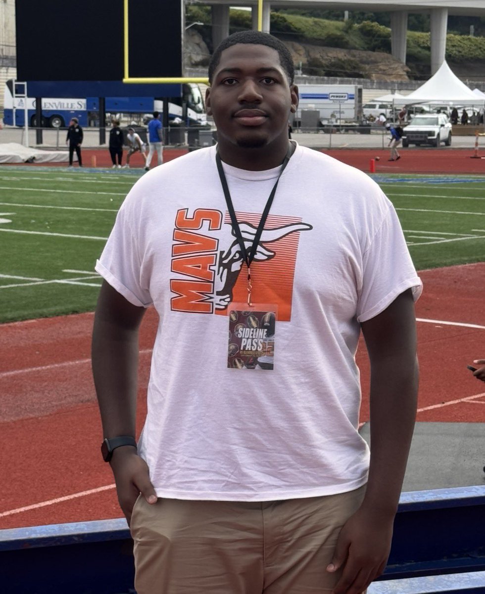 Najfootball_'s tweet photo. Great visit at the @UCWV_Football! Appreciate the coaches @coachtesch @CoachTXHop for the hospitality and showing my family so much love. Great catching up with two of my former @MavLandFootball teammates too! Grateful for the opportunity and looking forward to building the relationship! 🦅
@_CoachCook @MichaelWoosley @PRecruiting7 
#AGTG #ClassOf2027