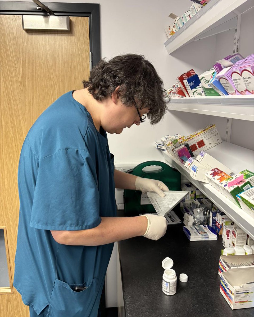 KizzyEastep7's tweet photo. What Veterinary Nurses do
• Monitor anesthesia
• Recover patients
• Run blood tests, smears, and urinalysis
• Collect blood samples
• Care for medical and critically ill patients
• Take dental X-rays and radiographs
• Conduct nurse https://t.co/KjbtPFCAHU