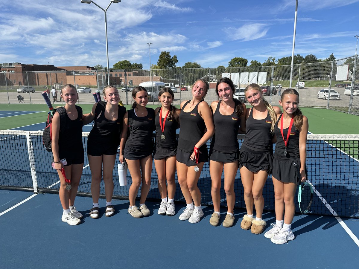 BulldogTennisJV's tweet photo. Ottawa Invite team champs! Way to go, Bulldogs! https://t.co/aIAi4hJbnS