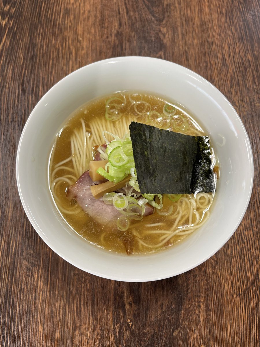 daikinboshi2020's tweet photo. おはようございます。
9月27日(日)
醤油らぁ麺
塩らぁ麺
煮干しらぁ麺
昆布水つけ麺
限定『背脂煮干しラーメン』
　　『支那そば』

支那そばは動物系と節系のラーメンです！
本日も1日宜しくお願いします。 https://t.co/IabuIPrsN9