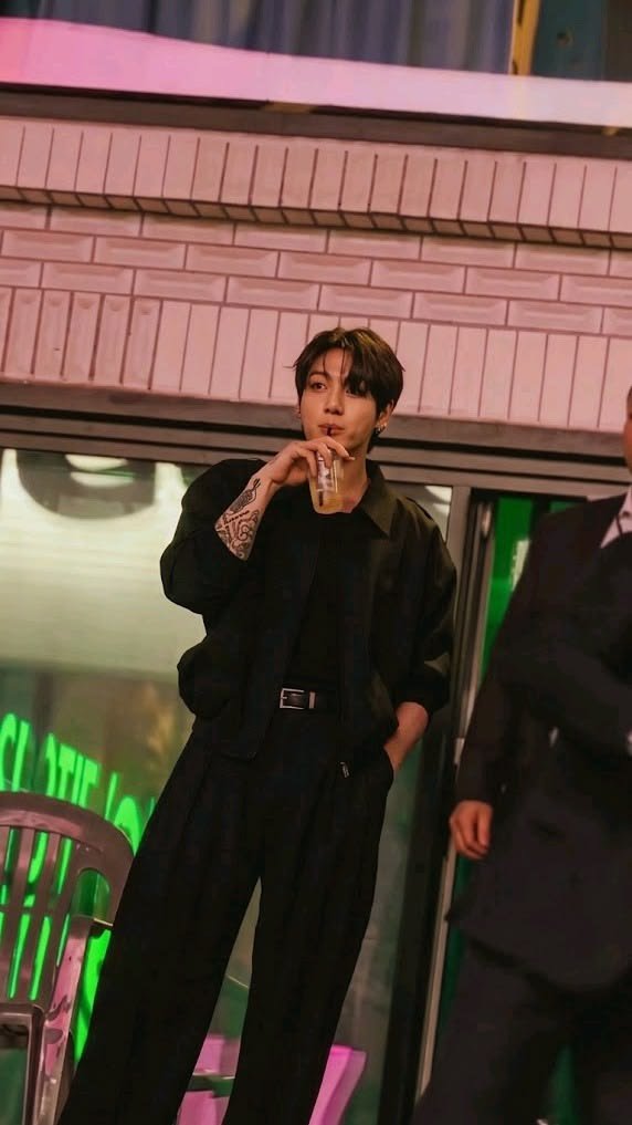 MinZhaiDiary's tweet photo. Au Taekook

Dónde TH y JK se conocen en un baile sonidero en la CDMX y TH va cada viernes y sábado con la esperanza de poder verle de nuevo y de ser así, tener la oportunidad de hablarle y conocerle.
#Taekook #au #romance https://t.co/omN2BnV8Yx