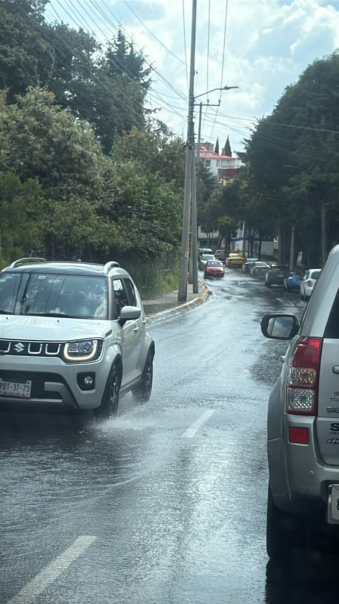 AlaV2024's tweet photo. El agua tirandose !!! Es un crimen cada dos días es la misma historia en El Contadero! Deberian sancionar al encargado de esta bomba! Inadmisible ! #alcaldiacuajimalpa #conagua #carlosorvananos https://t.co/bti1ty5L0R