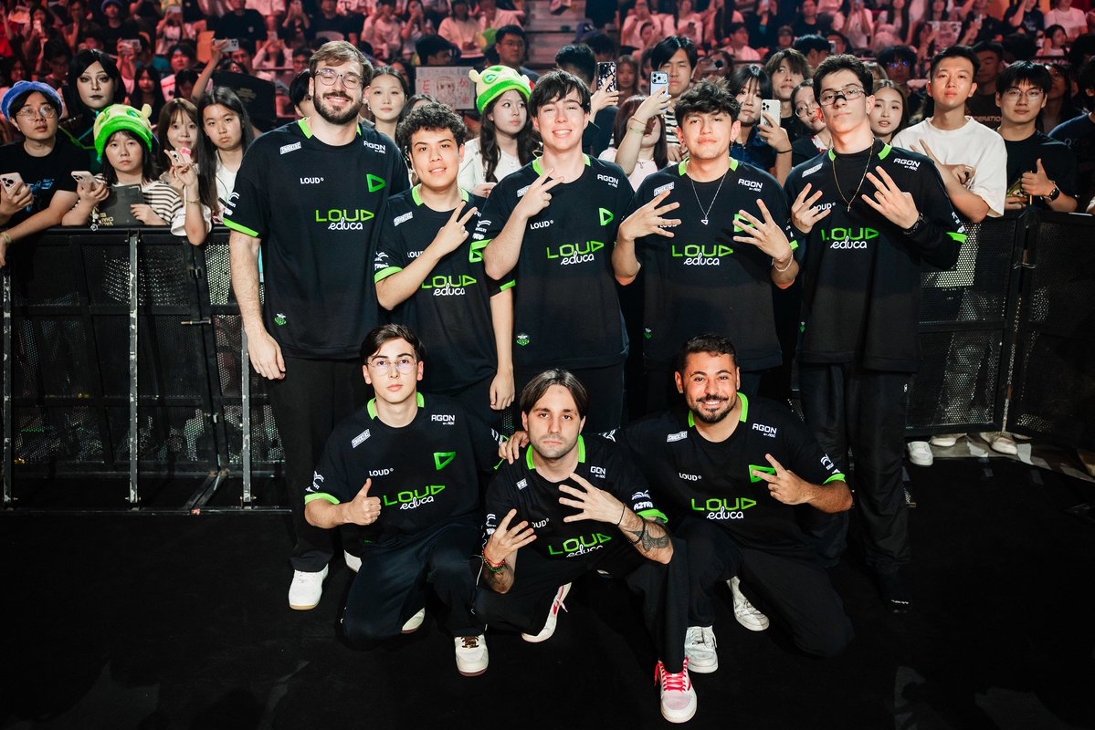 znthena's tweet photo. Sou completamente apaixonada por esse time💚 https://t.co/WOgT2asZIh