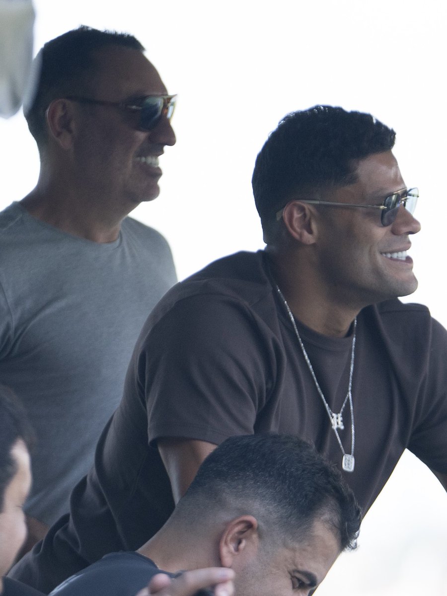 Atletico's tweet photo. Visita especial! 💚

MultiCAMpeão pelo Clube, Hulk Paraíba esteve na Cidade do Galo neste sábado para acompanhar o jogo do filho Ian, atleta do sub-20 Alvinegro. 

Será sempre muito bem-vindo, ídolo! 🐔 https://t.co/tvljMuZ2Vb