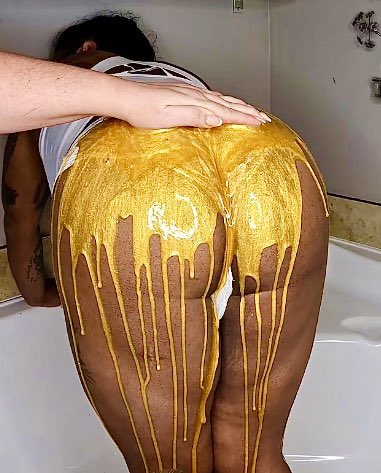 masalawammilf's tweet photo. Gold fever, and Iβm burning! π₯
#wam #messy #liquidgold #booty #wamgirl #wammer #messyfetish #wamfetish #buttfetish #goldmess https://t.co/Tco9C61uWP