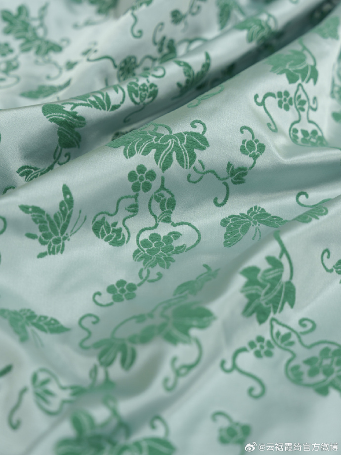gimdaehyeo15515's tweet photo. [Check out this delicate 兰某泳漳缎 piece—its texture and sheen add such elegant charm!] https://t.co/g3gIIZuaUb