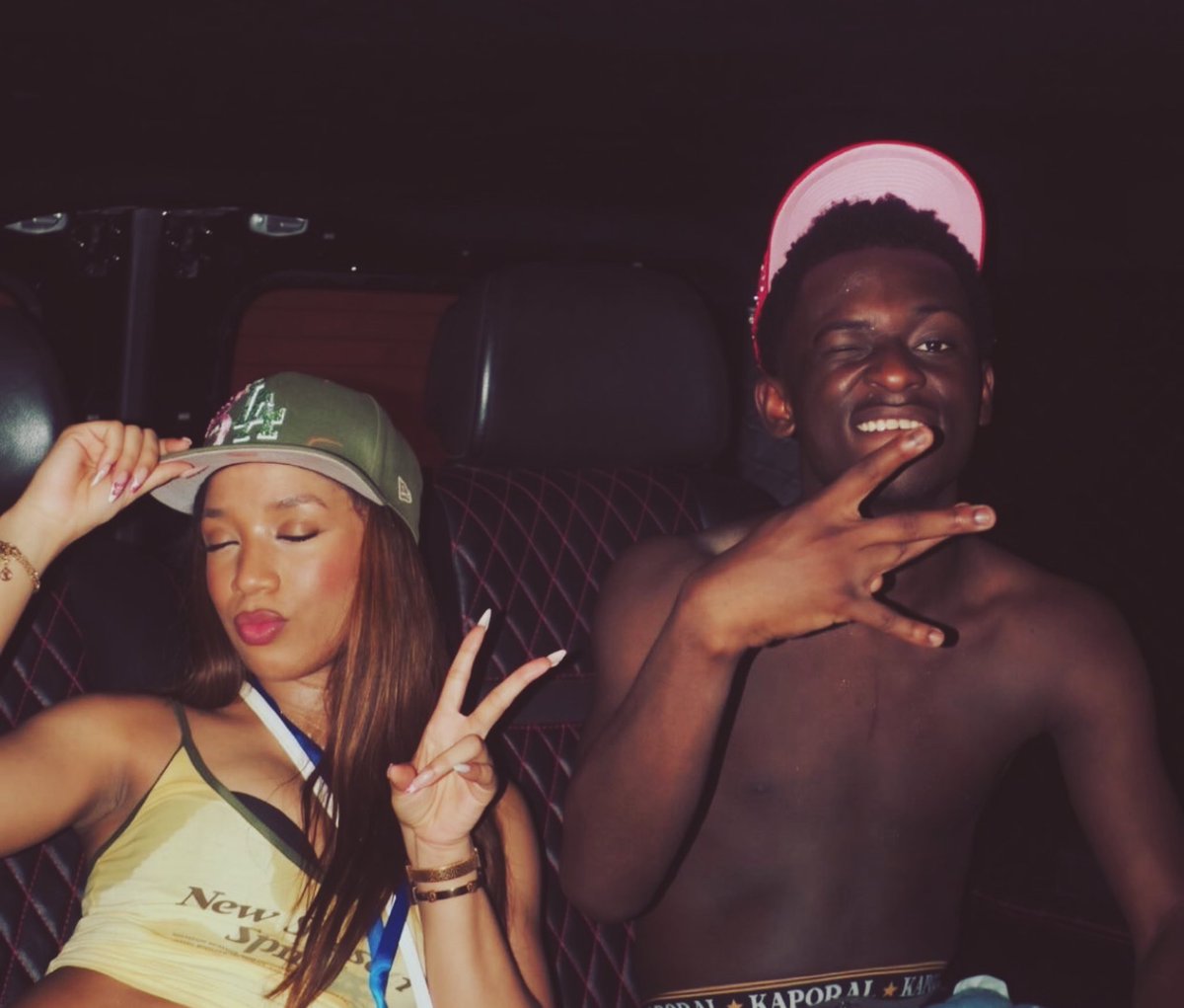 slimelifeivoire's tweet photo. 🚨💬  QUESTION | VOUS DEVEZ CHOISIR UN PARMIS CES 4 ARTISTES POUR REPRESENTER LA TRAP IVOIRIENNE 🇨🇮😤

QUEL EST VOTRE CHOIX ? 

▫️OG MAHILET 🎱

▫️BIG CHEKETE 🫡

▫️ASAP JO 🪲

▫️WANTCHÉ 😎

#slimelifeivoire 📟