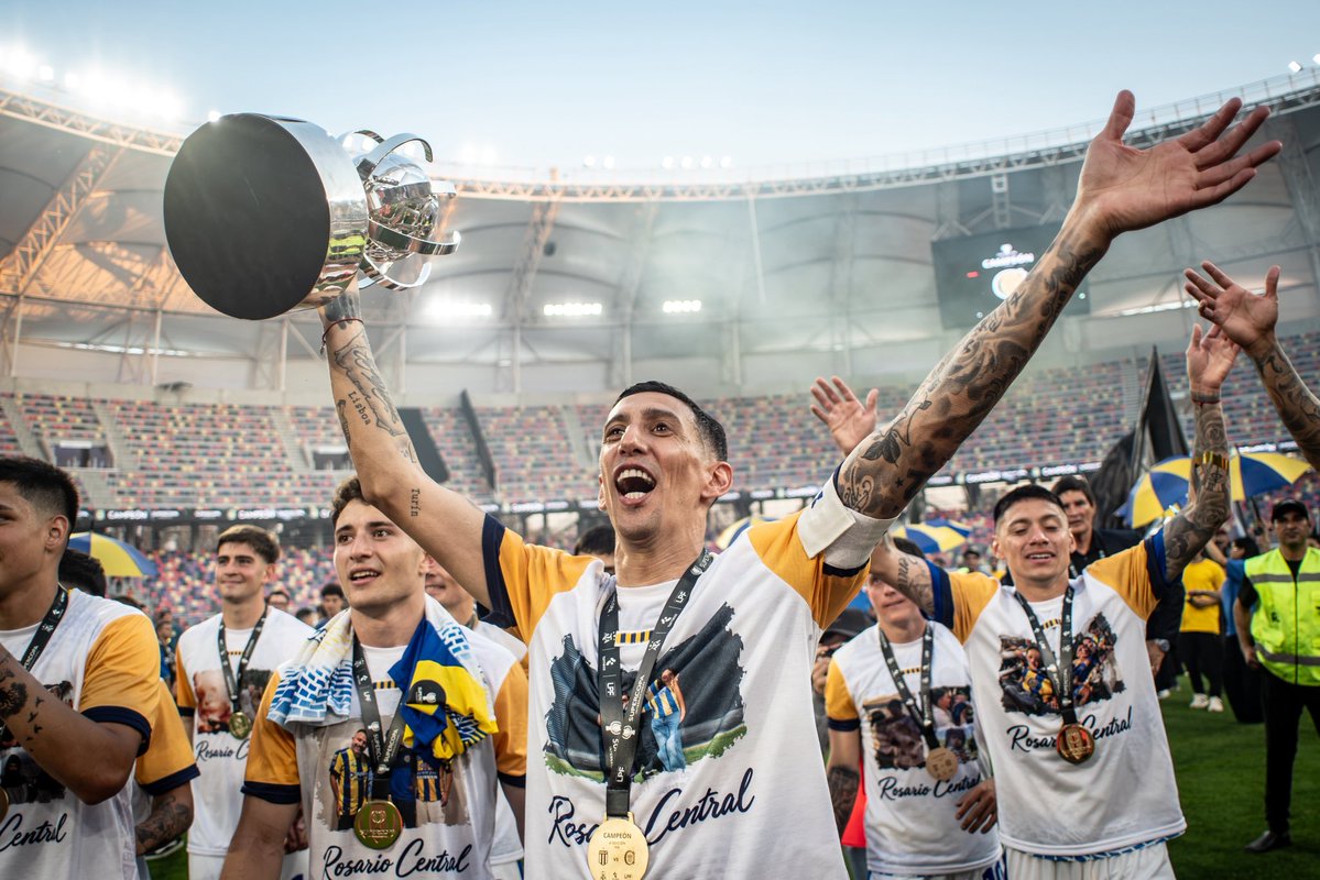 RosarioCentral's tweet photo. MAESTRO. https://t.co/RvOX3TgG2K