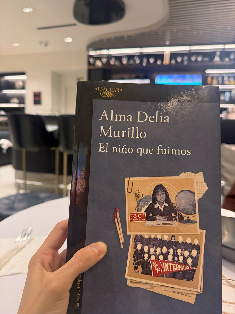 BrendaHGz's tweet photo. Escala en la CDMX con la compañía correcta: @AlmaDeliaMC . 🖤📖 https://t.co/suLpIw7HfP