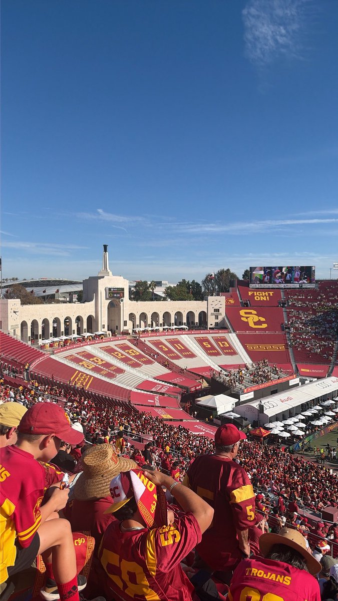 WTDProducktions's tweet photo. @zacharycneel “sold out” covers up a 1/4 of the stadium lmao https://t.co/u1lZYhDuBM