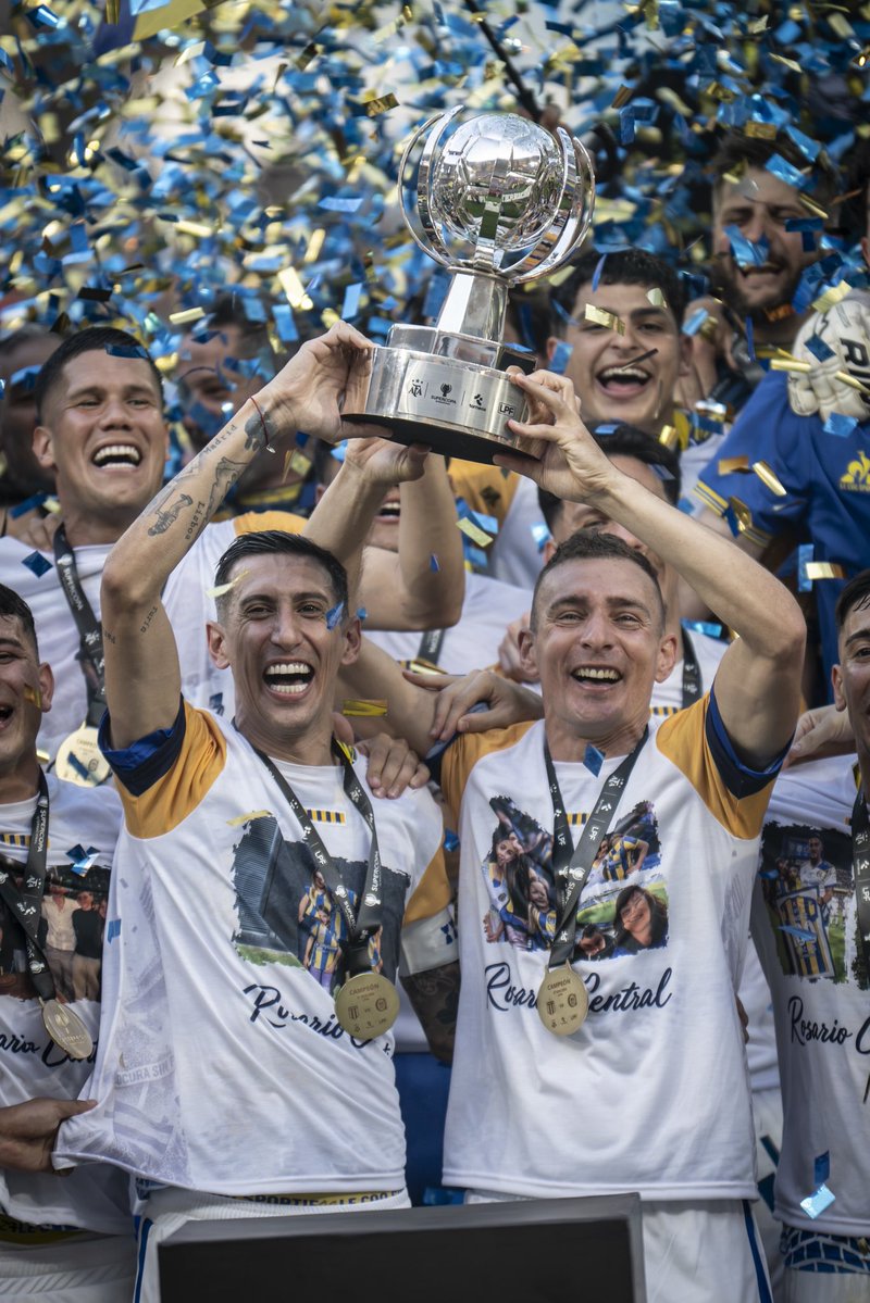 RosarioCentral's tweet photo. "La foto perfecta no existe".

La foto: https://t.co/7Jnlg34ELc