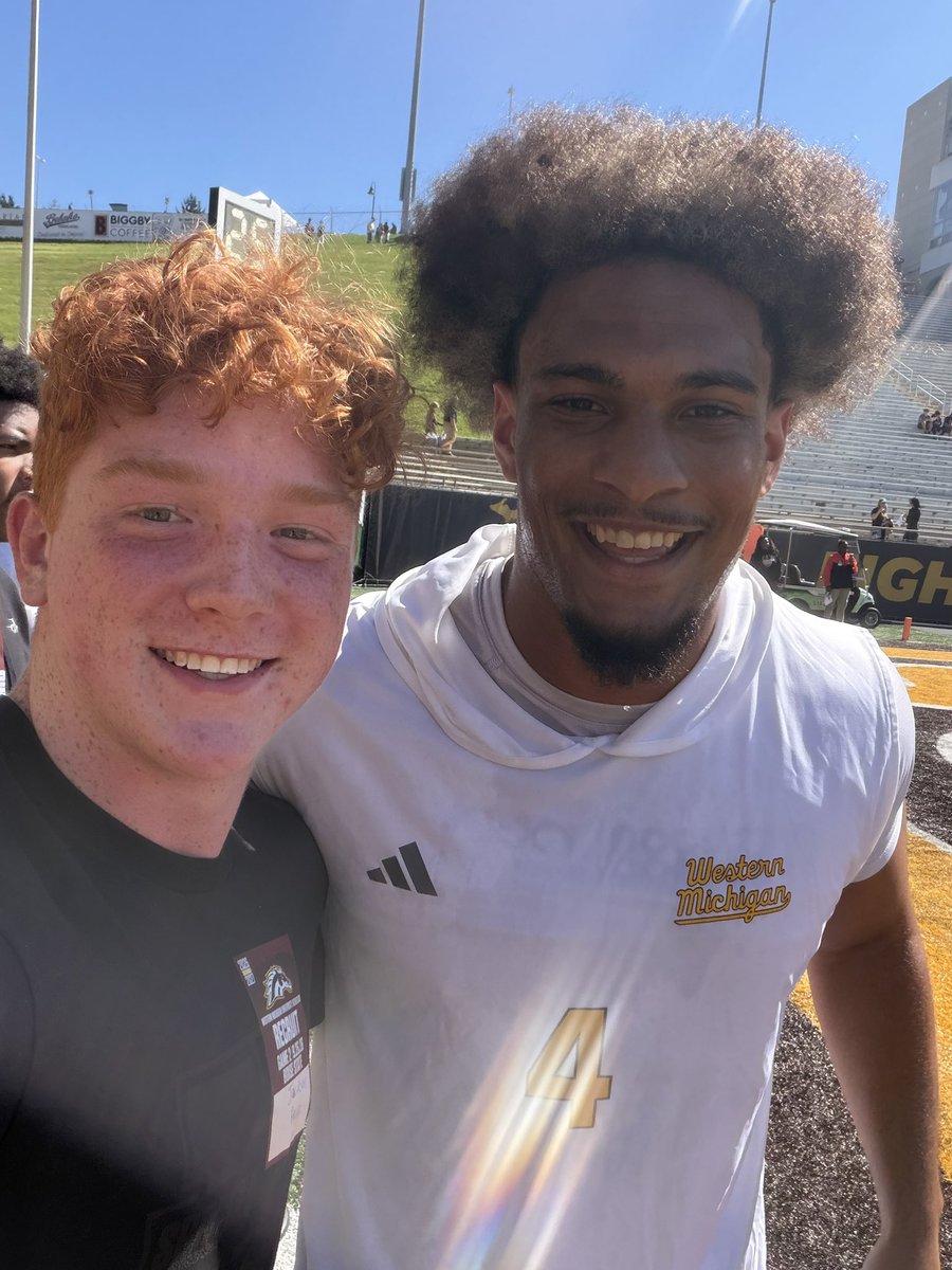 JacksonArvin_LS's tweet photo. I had an awesome game day visit to @WMU_Football. It was great talking with @DSabock and taking in an amazing atmosphere. It was also great catching up with fellow @Nevels_Fitness workout partners @_jrhays and Austin Alexander. @SpecialTeamsU @Ryle_Football @RickyTeutli https://t.co/890xhALJal