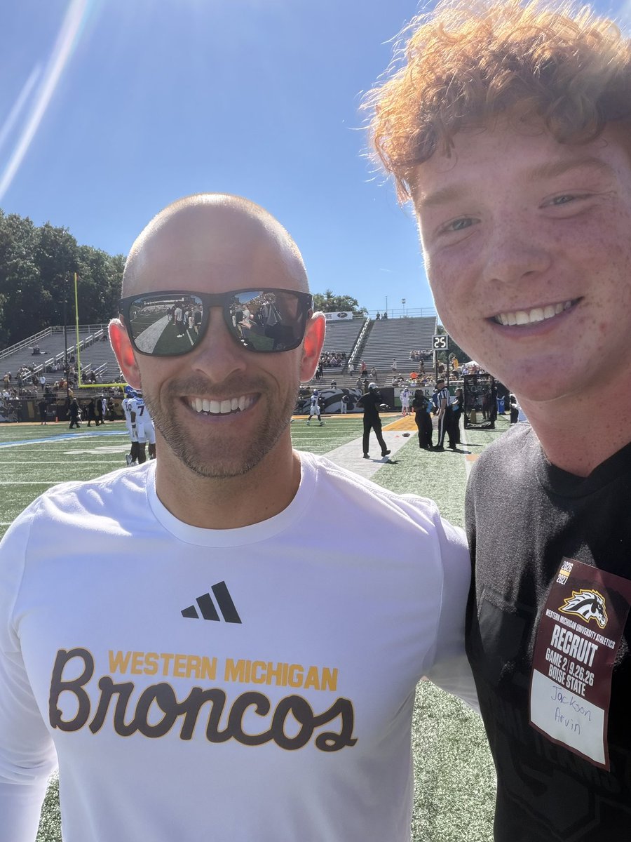 JacksonArvin_LS's tweet photo. I had an awesome game day visit to @WMU_Football. It was great talking with @DSabock and taking in an amazing atmosphere. It was also great catching up with fellow @Nevels_Fitness workout partners @_jrhays and Austin Alexander. @SpecialTeamsU @Ryle_Football @RickyTeutli https://t.co/890xhALJal