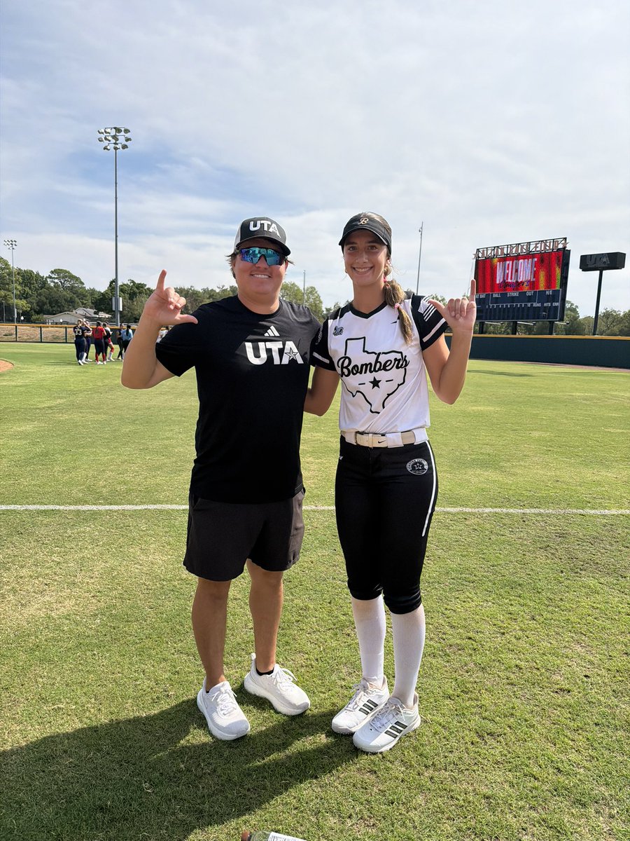 lena_pullin's tweet photo. Thank you @UTAMavsSB for another amazing camp! @Kara_Dill @hunter_bunch10 @kkesparza https://t.co/zp833KBYmi