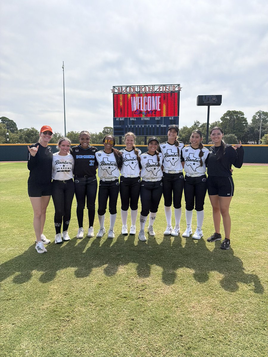 lena_pullin's tweet photo. Thank you @UTAMavsSB for another amazing camp! @Kara_Dill @hunter_bunch10 @kkesparza https://t.co/zp833KBYmi