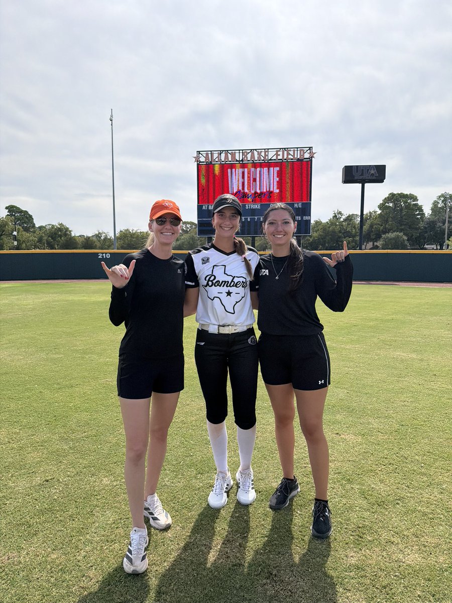 lena_pullin's tweet photo. Thank you @UTAMavsSB for another amazing camp! @Kara_Dill @hunter_bunch10 @kkesparza https://t.co/zp833KBYmi