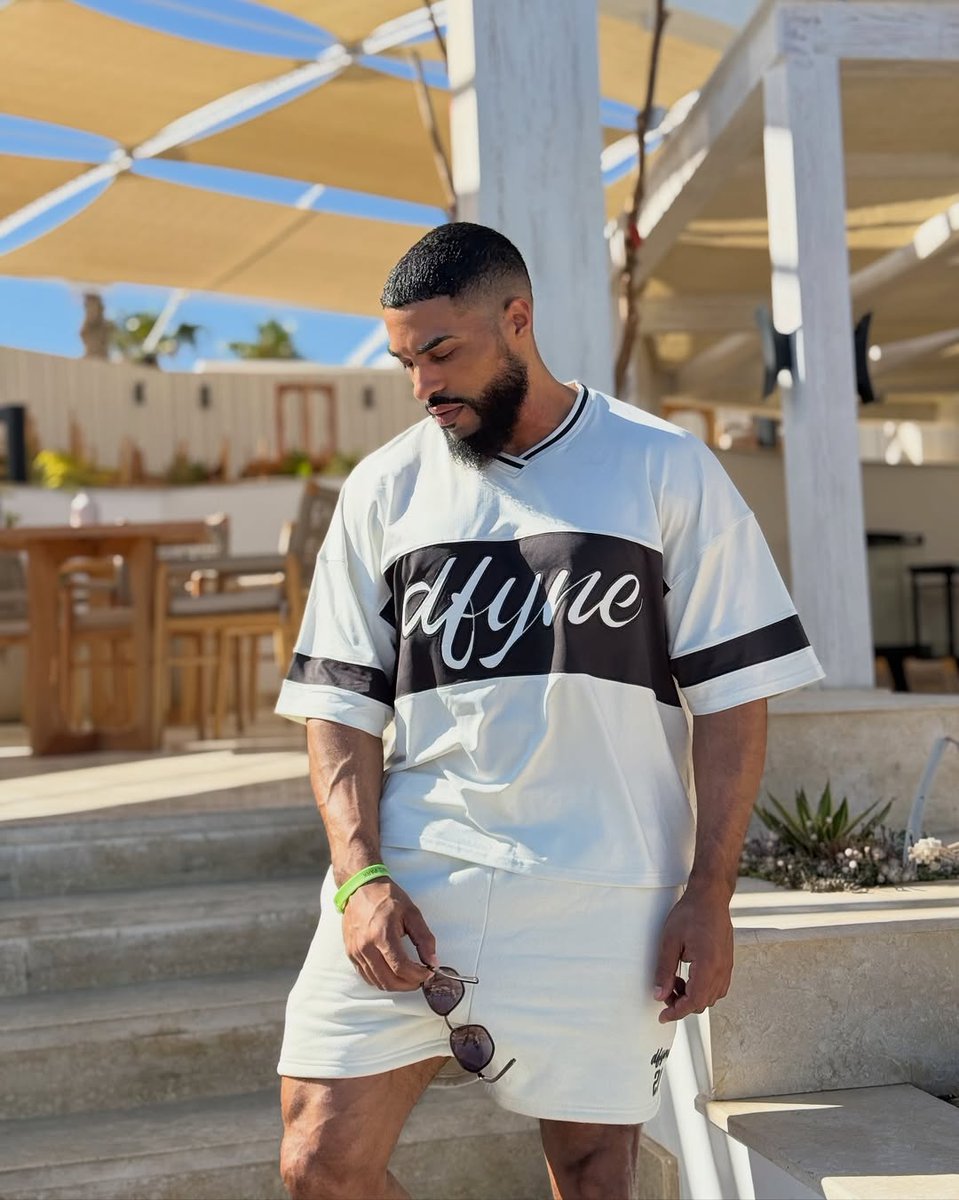 Heulerh's tweet photo. It's a Friday mood today ☀️🏝️ wearing @, get discounts with code PHGAINS 💸 https://t.co/pa1s5C5Bgn