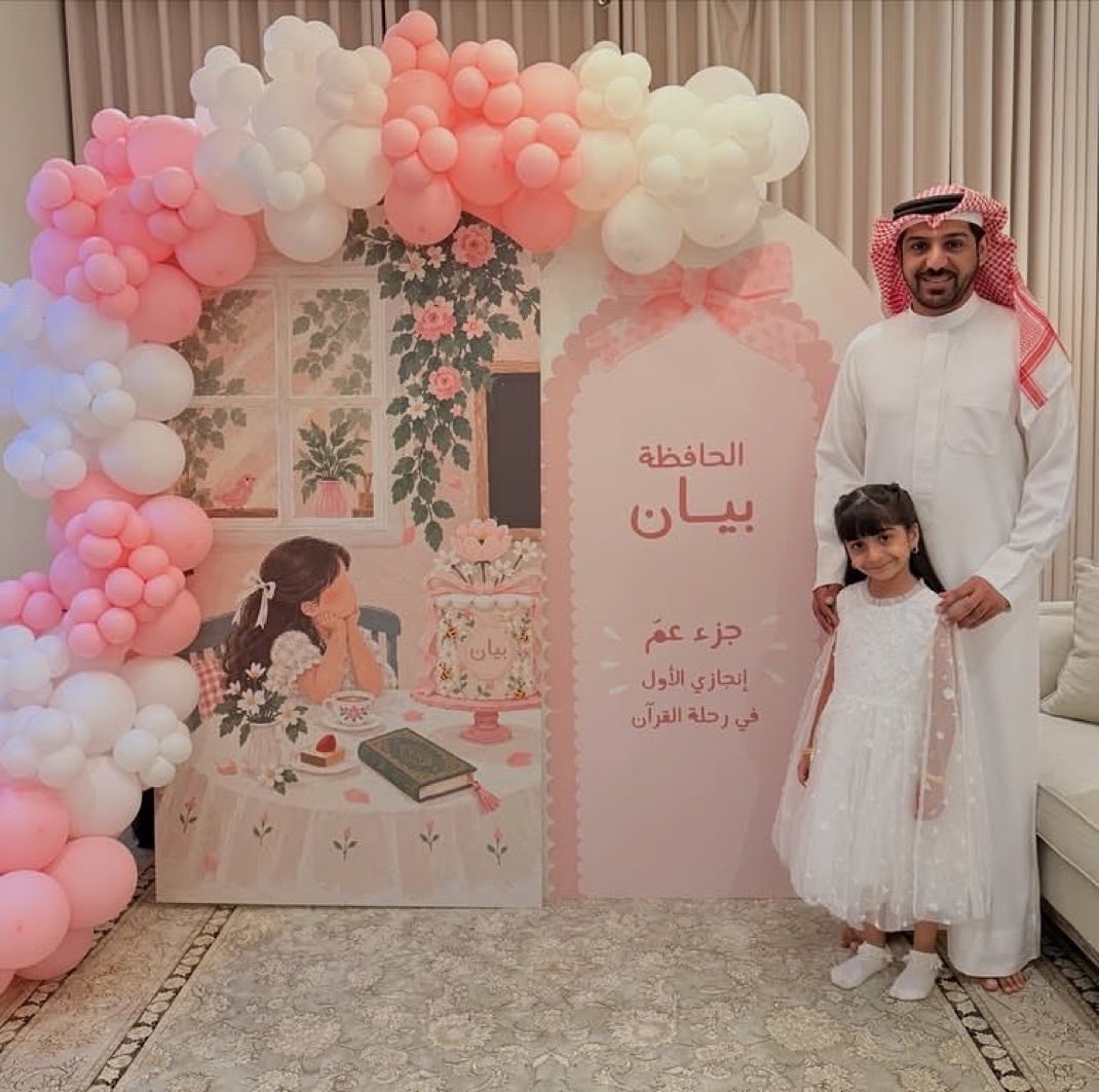 stoplovemeplase's tweet photo. تدرون القران كلام الله عبارة عن وش ؟

فعليًا تراه دستور لحياتك أنت ، أنيس لك ومواسي لك وعلاج لك ومعلم لك ومهذب لك وبرتكول لحياتك وغذاء لروحك حتى مشاكل حياتك تلقى حلها فيه 

تخيل طفلك بدل لا يصير حافظ أغاني يرددها تستثمر فيه بداية حياته إنك تهديه مركب النجاة في هذه الحياة تهقى لا كبر بيضيع ؟

ماشاء الله تبارك الله عسى الله يحفظ له بنيته ويحفظ للمسلمين ما عطاهم