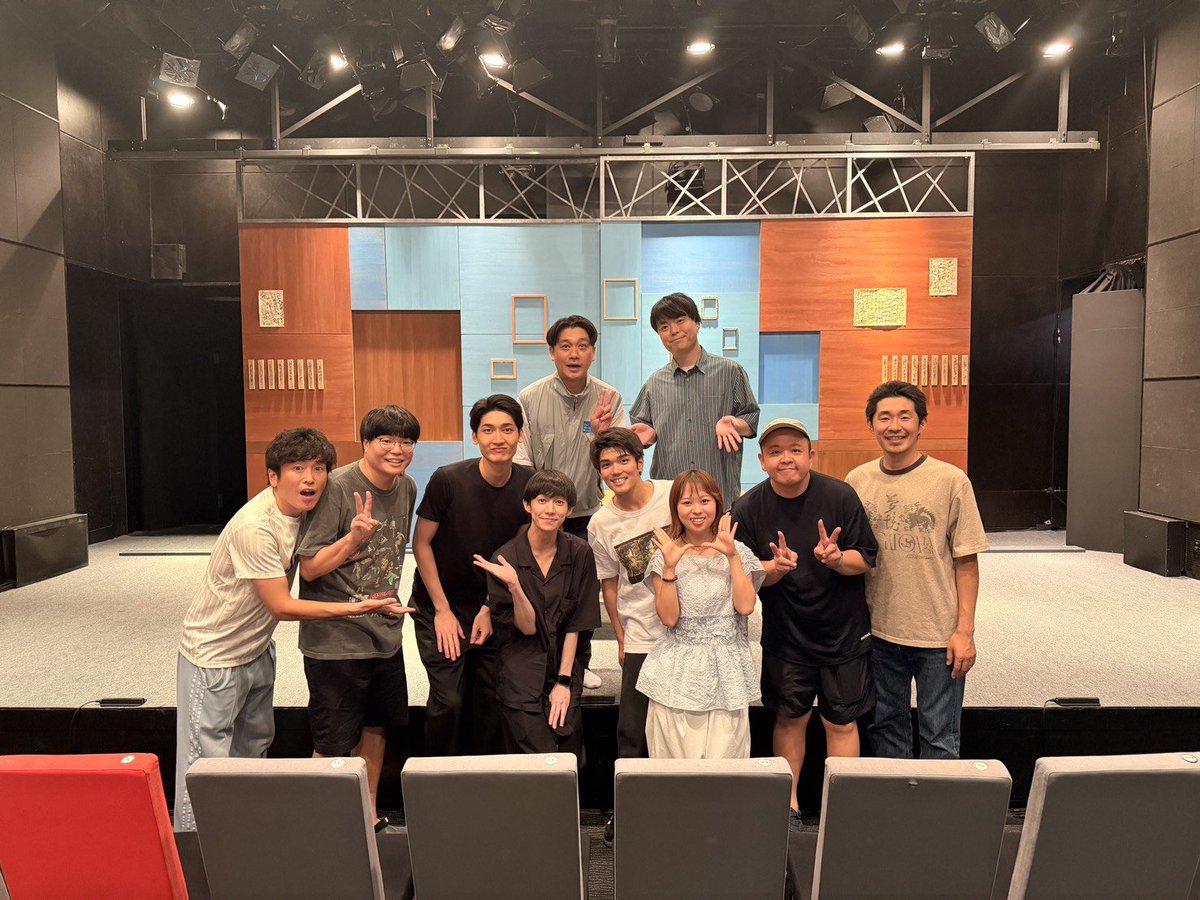 sekimachin's tweet photo. メトロンズ第11回公演
『金持ちに好かれなくちゃ！』
絶賛配信中です！
前回もだけど忙しい中ハリーポッターの仲間達がたくさん来てくれたのも嬉しかった。
写真撮れなかったメンバーやスタッフさんもたくさん。
赤坂が繋ぐ魔法の絆ですね。
https://t.co/nZLyzKh7TS
#メトロンズ
#ハリポタ舞台 https://t.co/Gaaz4Y59ZL