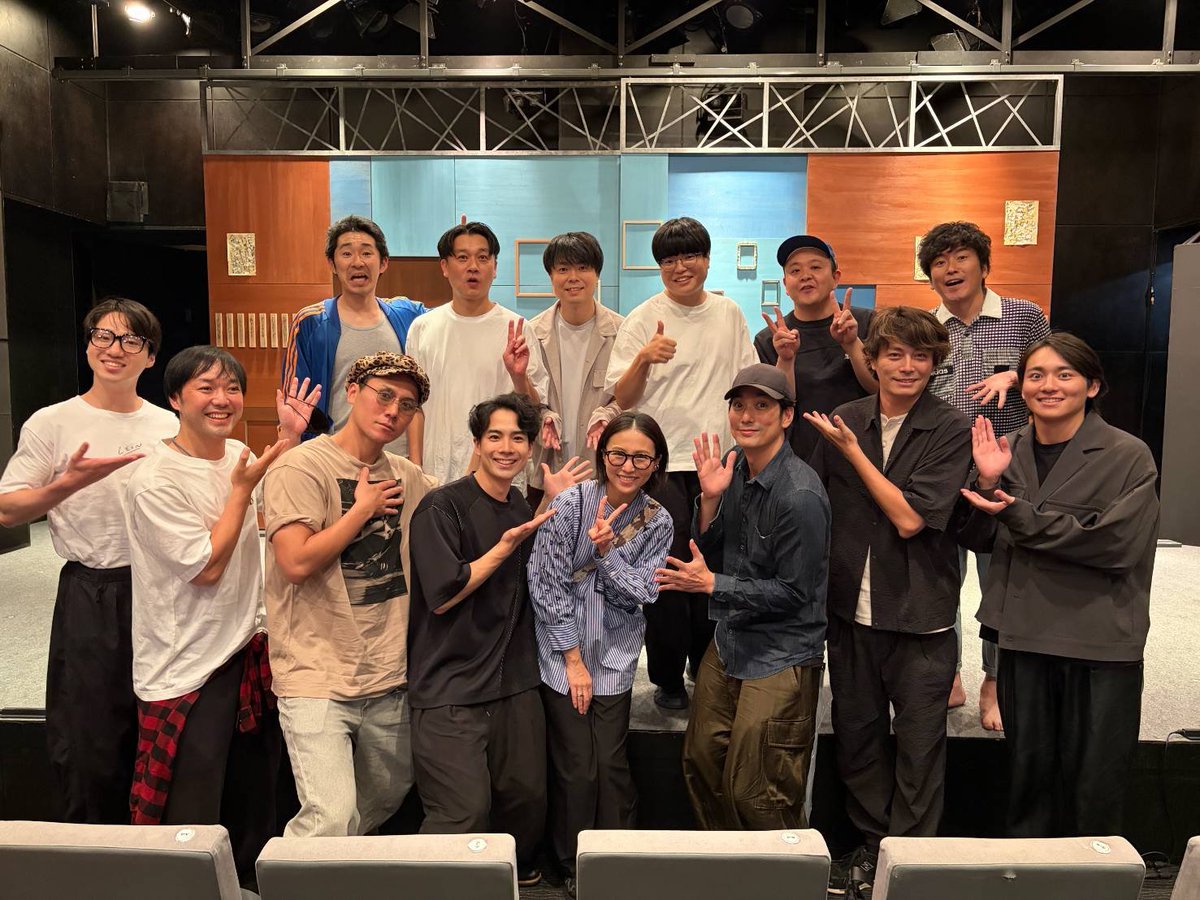 sekimachin's tweet photo. メトロンズ第11回公演
『金持ちに好かれなくちゃ！』
絶賛配信中です！
前回もだけど忙しい中ハリーポッターの仲間達がたくさん来てくれたのも嬉しかった。
写真撮れなかったメンバーやスタッフさんもたくさん。
赤坂が繋ぐ魔法の絆ですね。
https://t.co/nZLyzKh7TS
#メトロンズ
#ハリポタ舞台 https://t.co/Gaaz4Y59ZL