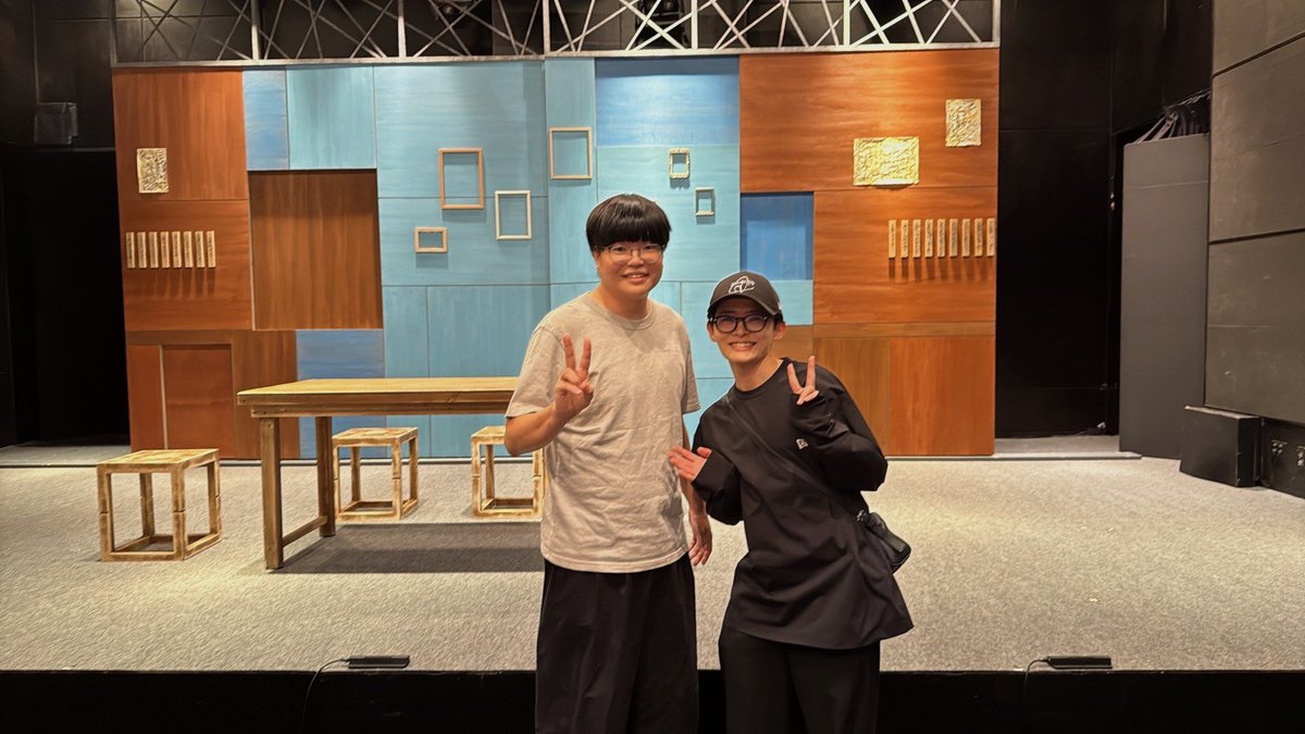 sekimachin's tweet photo. メトロンズ第11回公演
『金持ちに好かれなくちゃ！』
絶賛配信中です！
前回もだけど忙しい中ハリーポッターの仲間達がたくさん来てくれたのも嬉しかった。
写真撮れなかったメンバーやスタッフさんもたくさん。
赤坂が繋ぐ魔法の絆ですね。
https://t.co/nZLyzKh7TS
#メトロンズ
#ハリポタ舞台 https://t.co/Gaaz4Y59ZL