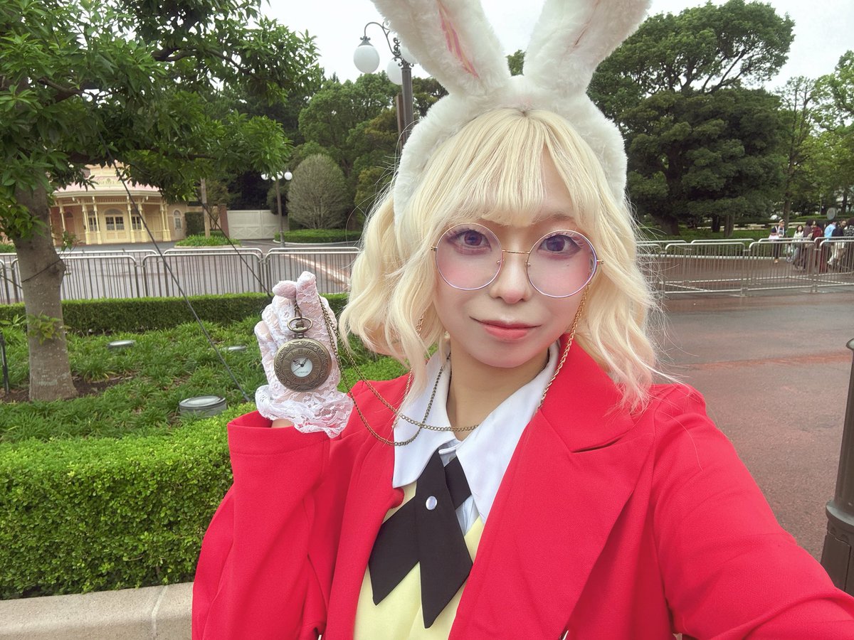 Ruggerdonut's tweet photo. 今日は白うさぎだよ〜🐰⏱
遅刻しちゃう〜💦

#Dハロ仮装
 #Dハロ仮装2026 https://t.co/3JtPaMeCnd