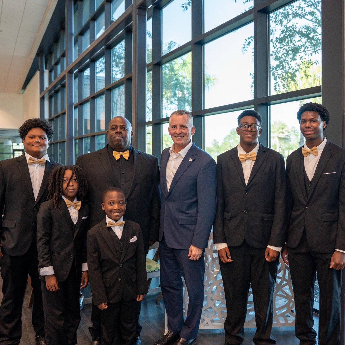 davidjollyfl's tweet photo. Wrapping up a busy day in Volusia, rallying with voters, visiting local entrepreneurs, and sharing fellowship at the NAACP Freedom Fund Gala. https://t.co/WQqB95Yo9M